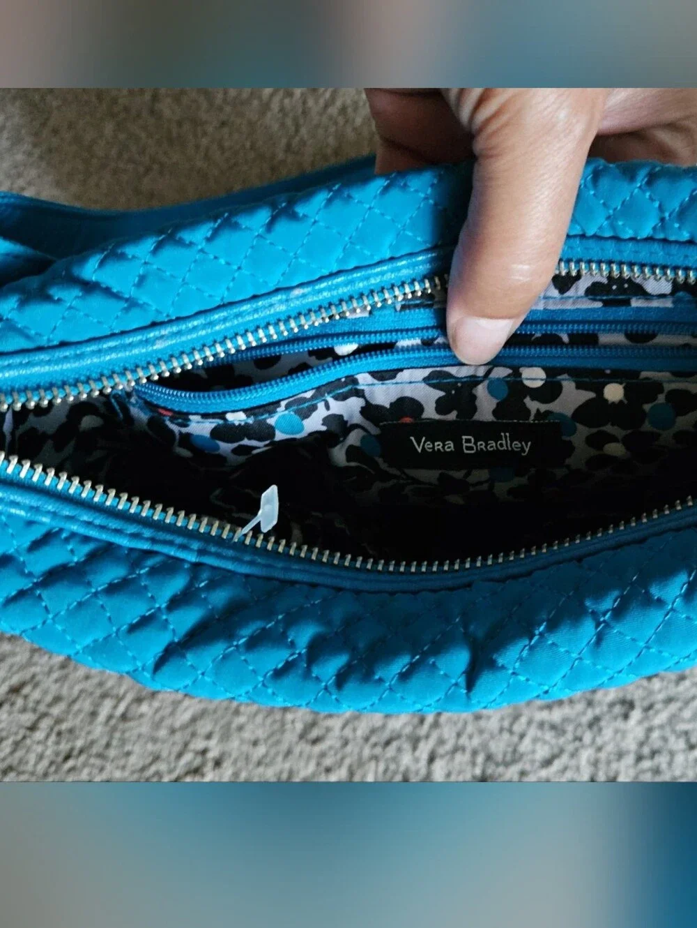 Vera Bradley Crossbody Bag Carson Hobo Bahama Bay Charger Pocket NWT Microfiber - Picture 4 of 7